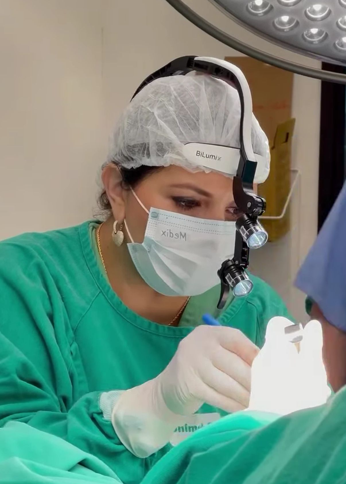Dra. Fabiana Muniz, mastologista especializada em Cuiabá