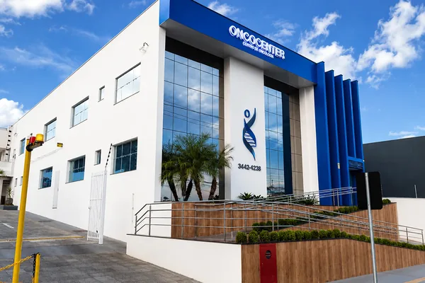 Clínica Oncocenter em Cuiabá, onde a Dra. Fabiana Muniz integra a equipe de reconstrução mamária