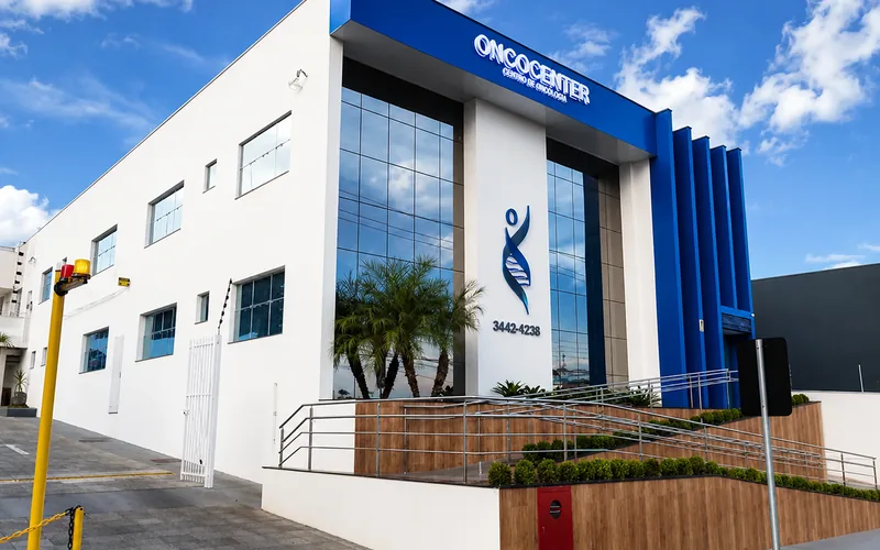 Clínica Oncocenter em Cuiabá, onde a Dra. Fabiana Muniz integra a equipe de reconstrução mamária desde 2019